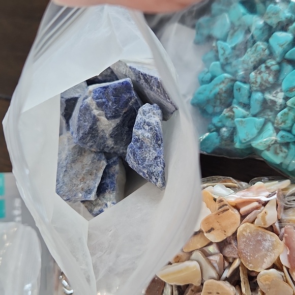 Assorted Rocks and Shell Chips - Picture 5 of 9